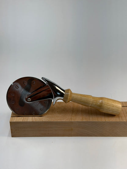 Ash Pizza Cutter — side view